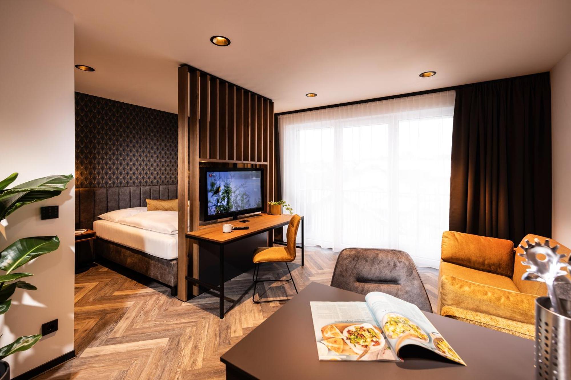 Zeit Und Raum Hotel - Self Check-In Eggelsberg ภายนอก รูปภาพ