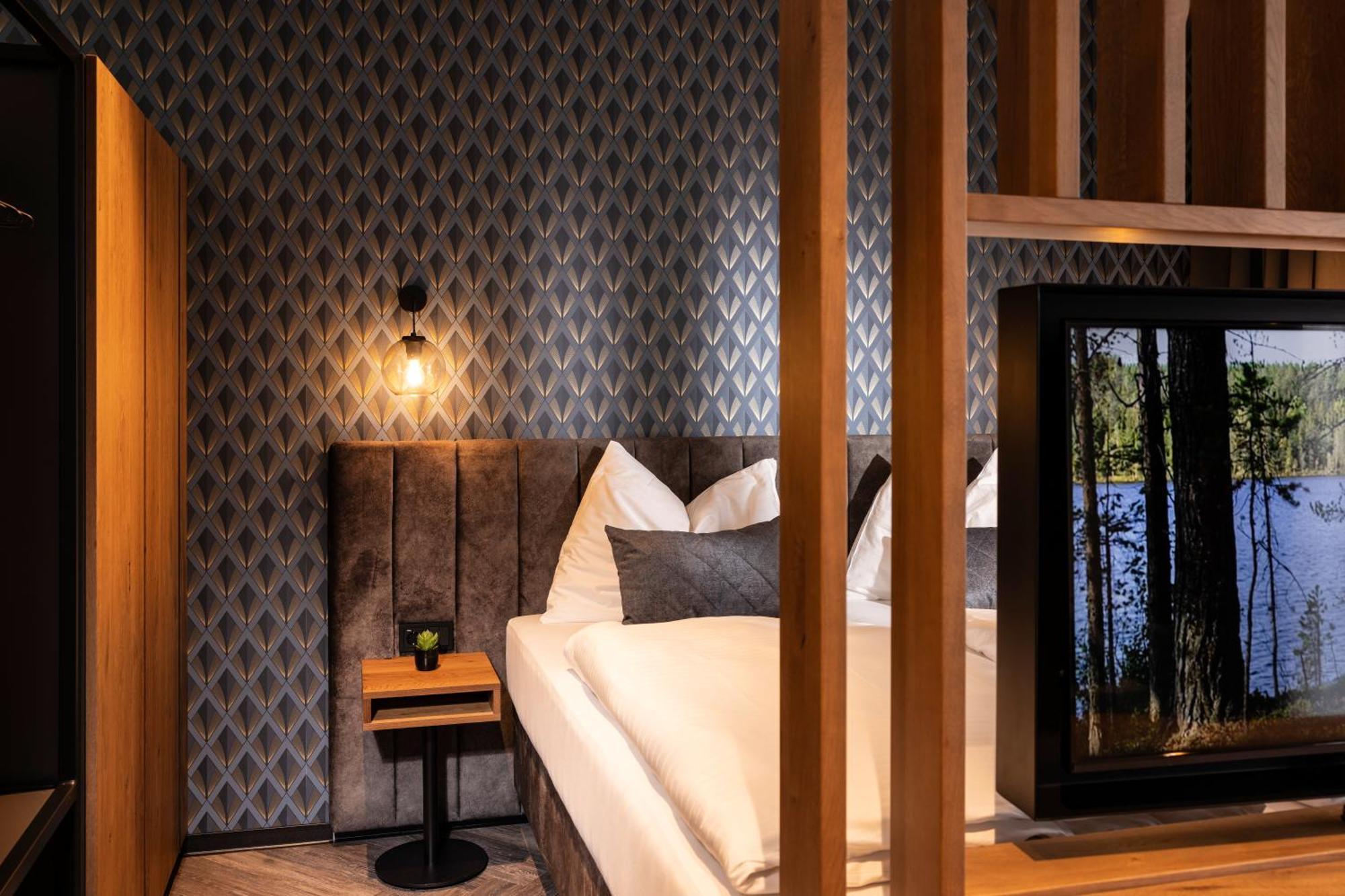 Zeit Und Raum Hotel - Self Check-In Eggelsberg ภายนอก รูปภาพ