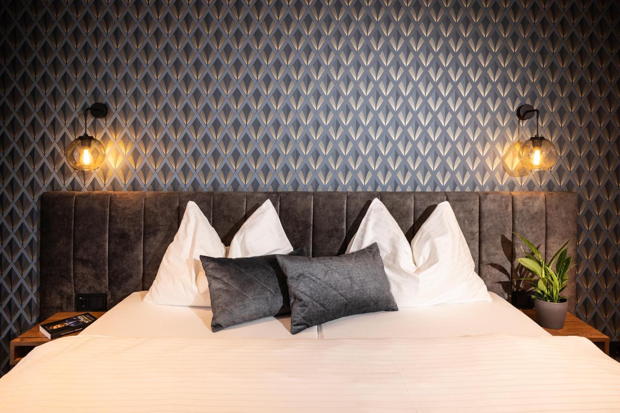 Zeit Und Raum Hotel - Self Check-In Eggelsberg ภายนอก รูปภาพ