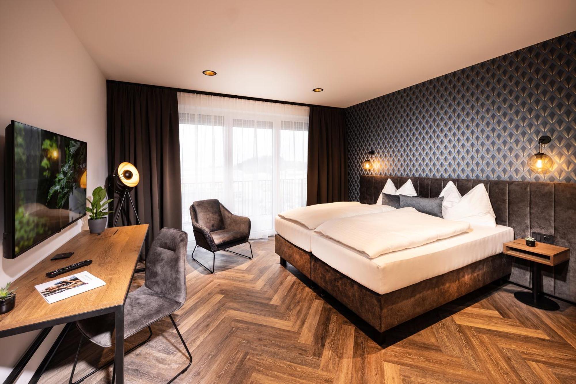Zeit Und Raum Hotel - Self Check-In Eggelsberg ภายนอก รูปภาพ
