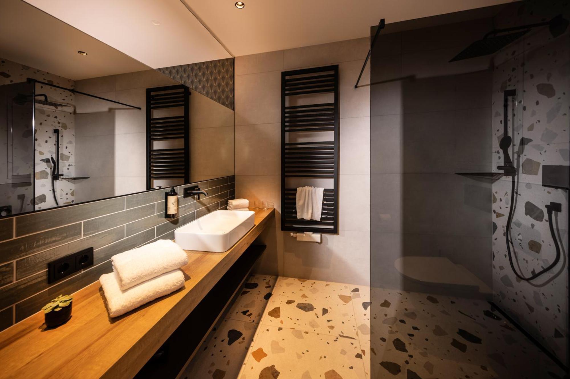 Zeit Und Raum Hotel - Self Check-In Eggelsberg ภายนอก รูปภาพ